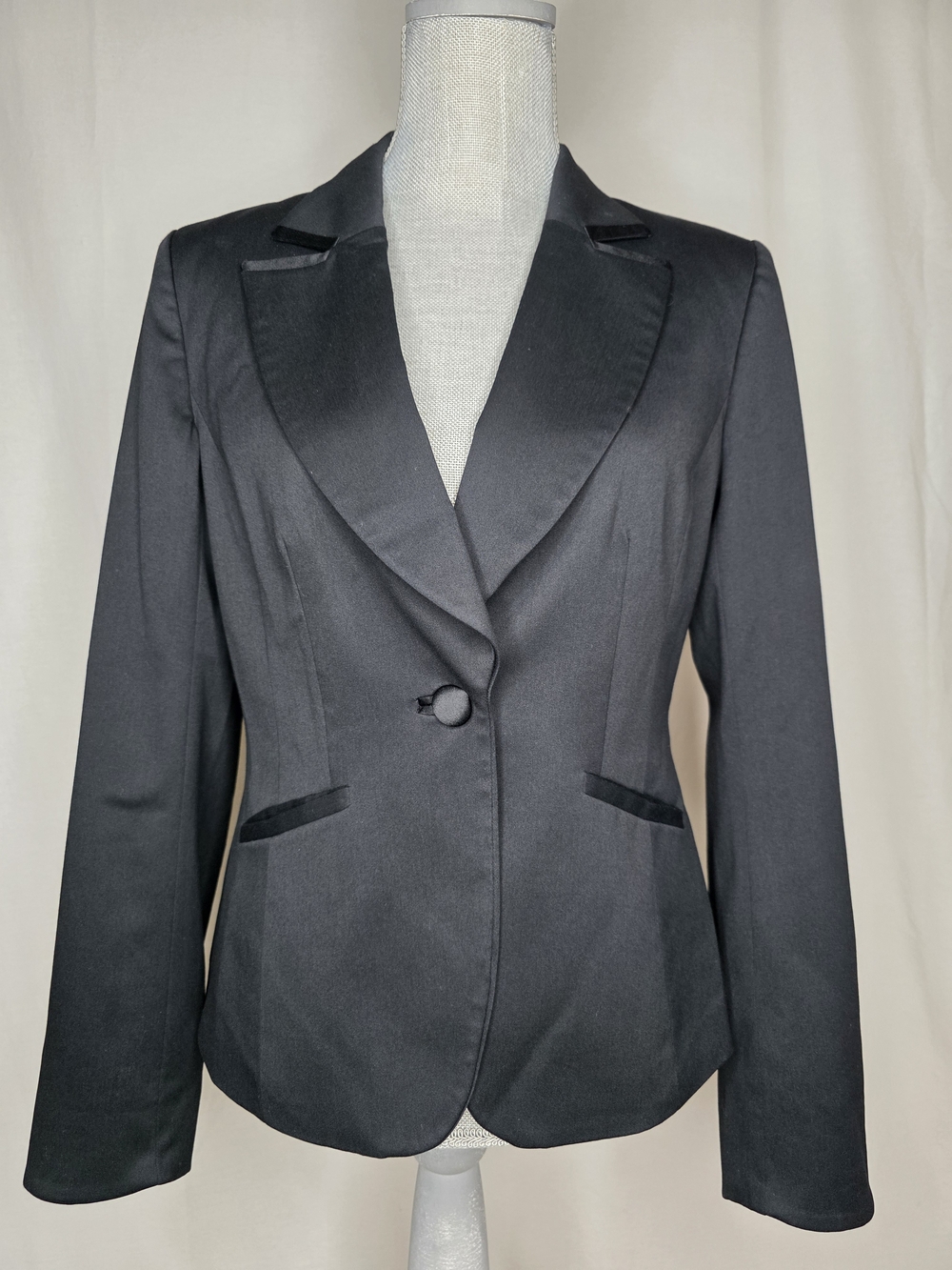 White House Black Market Tuxedo Style Women's Black Satin-Trim Sx 6 Blazer